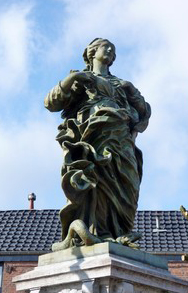 Statue de la vierge du Magnificat école de Jean Del Cour